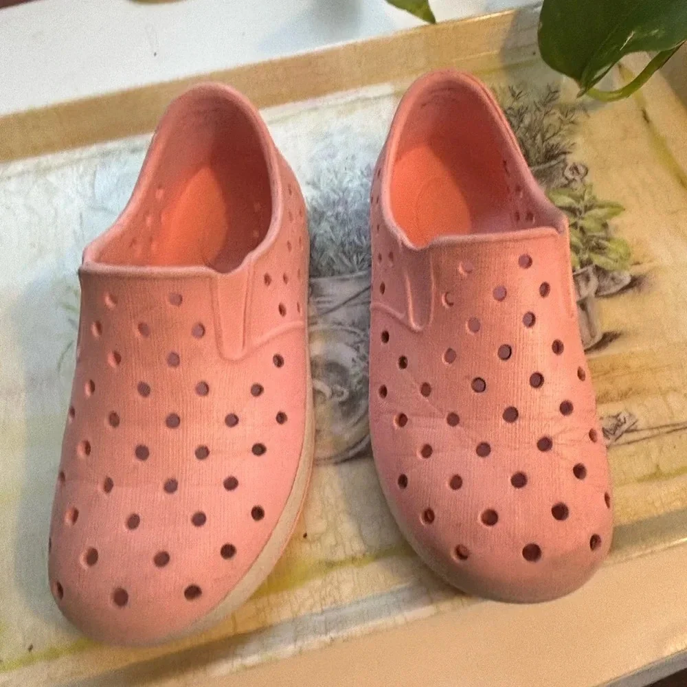 Cat and Jack Water shoes 9